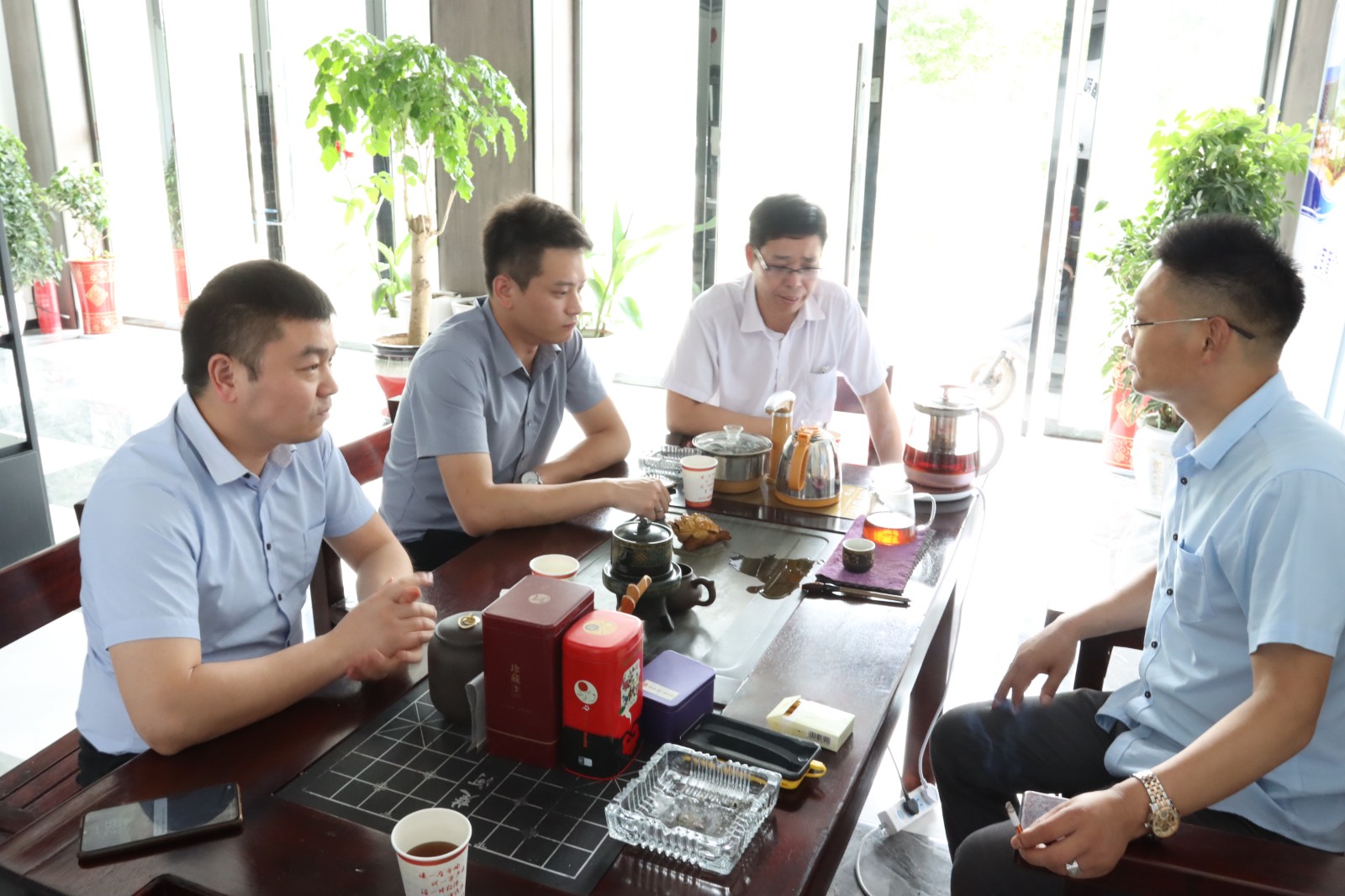 【豪门国际官网品质服务与眷注】董事长带队亲临一线，，，，，，端午节巡检湖北片区