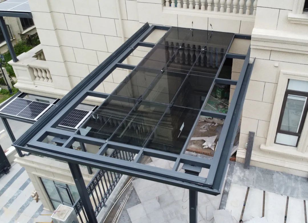 谍照曝光！豪门国际官网集团光电建材新品组件运抵华中仓储中心，，，，，，金融建站/渠道招商模式有望越发多元