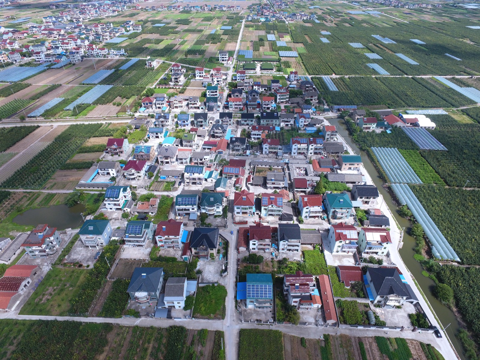 2023年户用漫衍式光伏政策扶持强、市场需求大、装机规模大